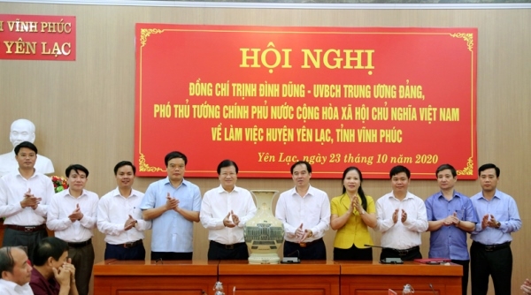 Phó Thủ tướng Chính phủ Trịnh Đình Dũng về làm việc tại huyện Yên Lạc