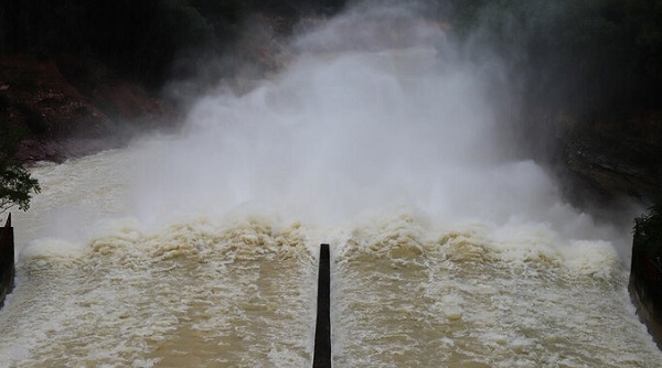 Sáng nay (26/10), Hồ Kẻ Gỗ tăng lưu lượng xả lũ đối phó bão Molave