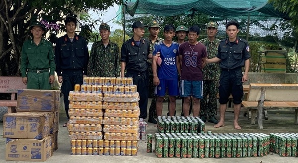 BĐBP Tịnh Biên: Bắt giữ 2 đối tượng vận chuyển hàng lậu từ Campuchia về Việt Nam