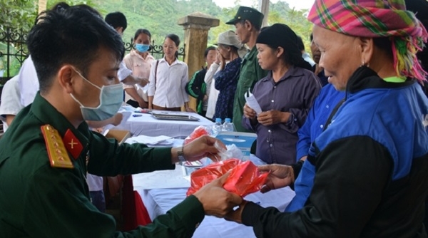 Học viện Quân y khám bệnh, cấp phát thuốc miễn phí tại Tuyên Quang