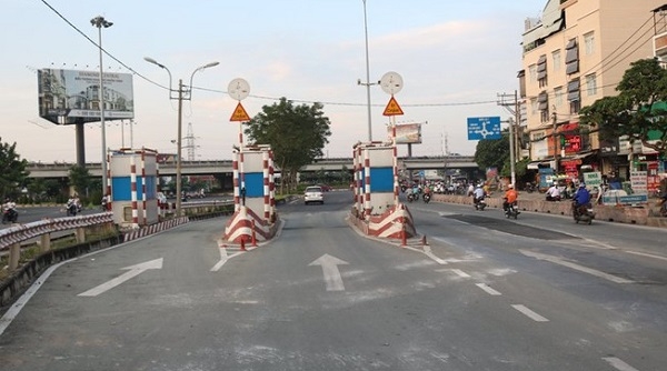 TP.HCM: Đang tháo dỡ trạm thu phí cầu Bình Triệu