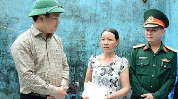Quảng Ngãi: Trao 150 suất quà cho nhân dân bị thiệt hại do bão số 9