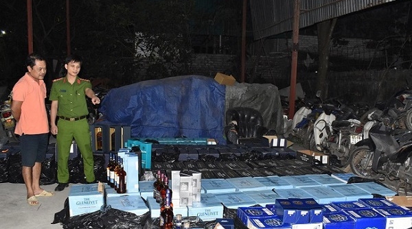 Ninh Bình: Bắt giữ xe ô tô vận chuyển gần 1.000 chai rượu ngoại lậu