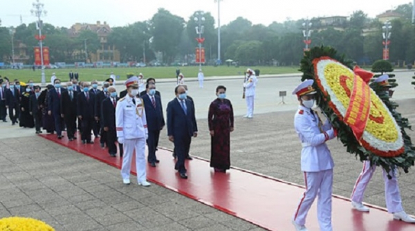 Lãnh đạo Đảng, Nhà nước, Mặt trận Tổ quốc vào Lăng viếng Chủ tịch Hồ Chí Minh.