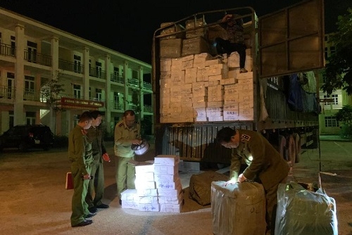 Lạng Sơn: Phát hiện vụ vận chuyển lượng lớn hàng hóa không có nhãn phụ bằng tiếng Việt