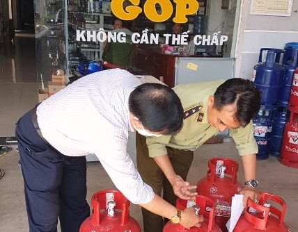 Ninh Thuận: Kiểm tra 2 cơ sở kinh doanh gas có dấu hiệu giả mạo thương hiệu ELF