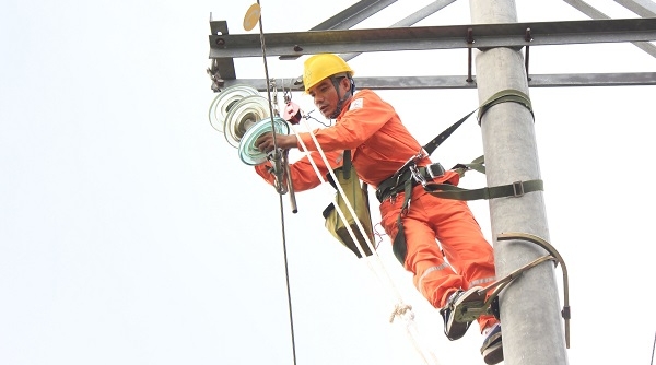 Công ty Điện lực Hưng Yên nỗ lực giảm chi phí, tăng năng suất lao động