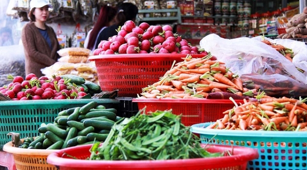 Giá rau xanh, thực phẩm: Ổn định ở chợ, giảm tại siêu thị