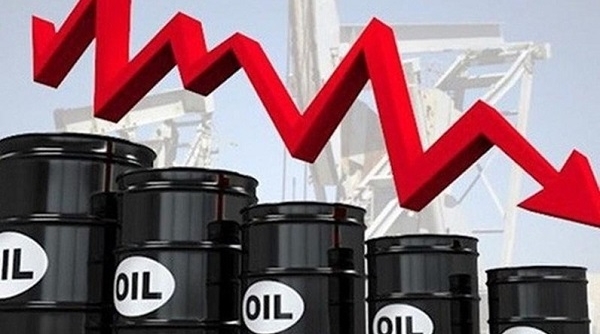 Giá xăng dầu ngày 9/12: Dầu tiếp tục giảm trước nguy cơ đại dịch Covid-19 có thể sẽ tăng cao
