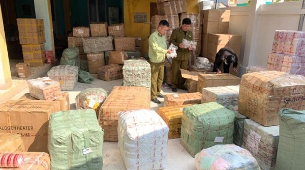 Lạng Sơn: Phát hiện hơn 1.530 sản phẩm nhập lậu trên xe thư báo của J&T