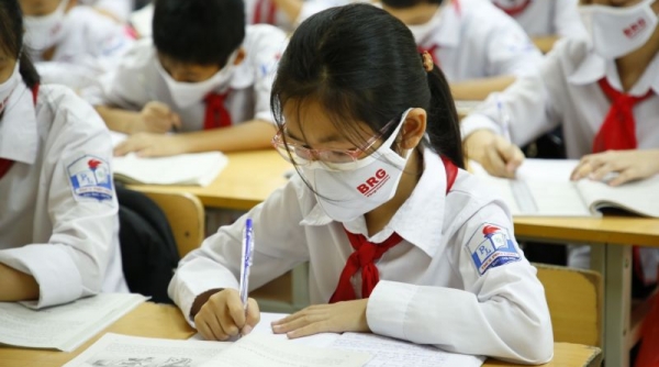 Tập đoàn BRG tặng hơn 74.000 khẩu trang vải kháng khuẩn cho học sinh Hà Nội