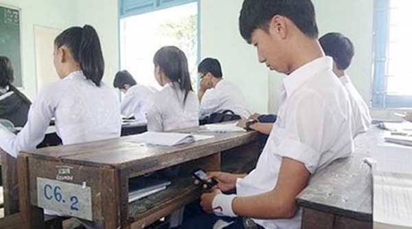 Chính phủ yêu cầu Bộ Giáo dục và Đào tạo hướng dẫn việc dùng điện thoại của học sinh