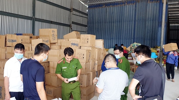 Lào Cai: Tạm giữ 97 lô hàng lậu tại Cửa khẩu Quốc tế đường bộ số II Kim Thành đưa về Bắc Ninh để xử lý
