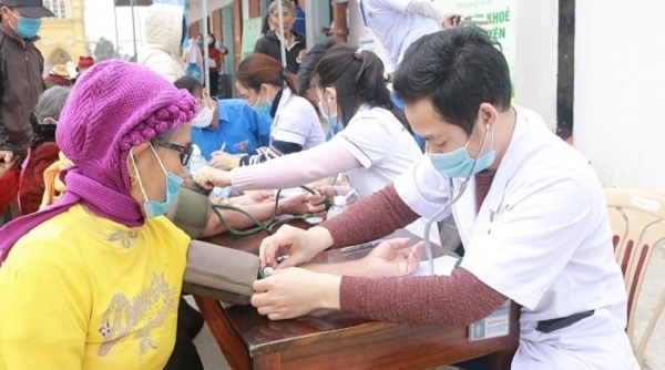 Nghệ An: Bệnh viện Đa khoa TP. Vinh khám bệnh, tư vấn và phát thuốc miễn phí cho bà con giáo dân