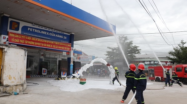 Gia Lai: Diễn tập phương án chữa cháy tại cửa hàng xăng dầu