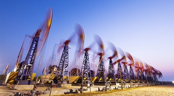 Giá xăng dầu ngày 24/12: Dầu tăng do số hàng tồn kho của Mỹ giảm