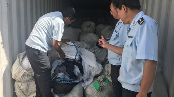 Phát hiện 3 container hàng Trung Quốc gắn mác “made in Vietnam”
