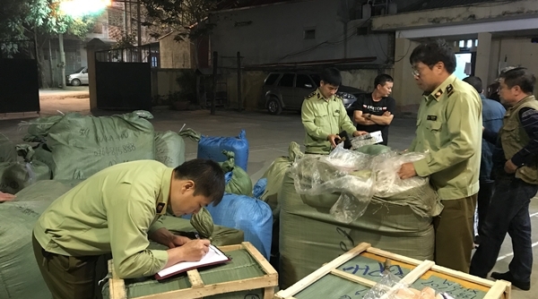 Lạng Sơn: Tạm giữ nhiều hàng hóa và 620 hộp phấn trang điểm xuất xứ từ Trung Quốc không có hóa đơn