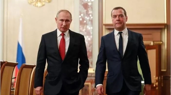 Vì sao thủ tướng Nga Medvedev bất ngờ từ chức?
