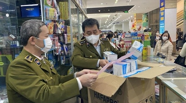 Hà Nội: Phát hiện nhiều hiệu thuốc không niêm yết giá khẩu trang y tế