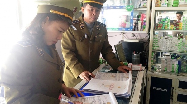 Nghệ An: Rút giấy phép kinh doanh nhà thuốc bán khẩu trang y tế giá “cắt cổ”
