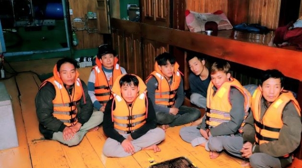 Thanh Hóa: 7 Ngư dân bị nạn trên biển được cứu hộ thành công