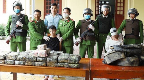 Hà Tĩnh: Mật phục, bắt 2 đối tượng vận chuyển 45 kg ma túy