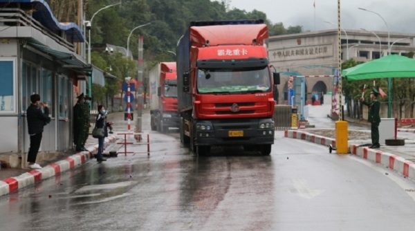 Lạng Sơn: Chủ hàng, lái xe khi nhập cảnh trở về phải cách ly tại cửa khẩu 14 ngày