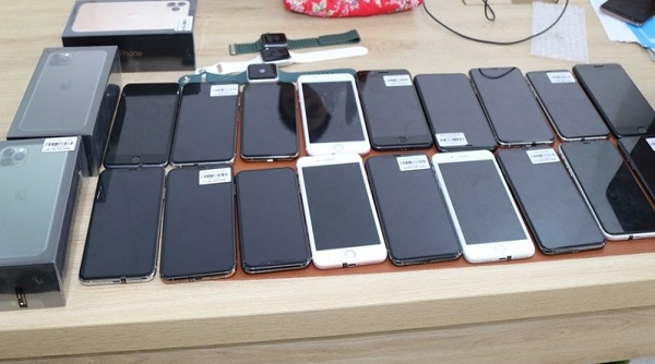 Quảng Bình: Thu giữ nhiều điện thoại iPhone không rõ nguồn gốc