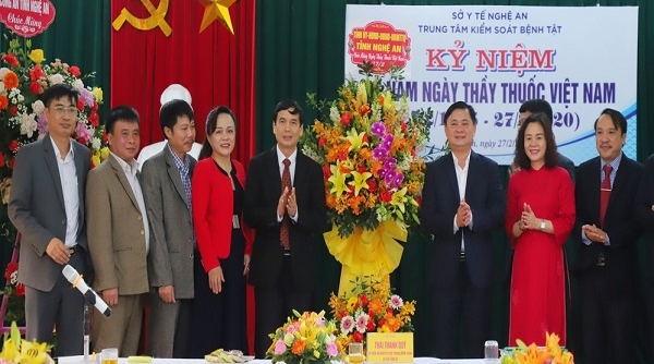 Lãnh đạo tỉnh Nghệ An chúc mừng ngành y tế nhân Ngày Thầy thuốc Việt Nam