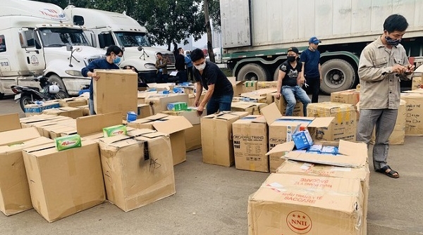 Lào Cai: Lực lượng chức năng vừa kiểm tra, tạm giữ lô hàng hơn 400 thùng khẩu trang không rõ nguồn gốc