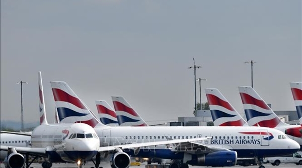 Các hãng hàng không châu Âu thông báo đình chỉ nhiều đường bay chủ chốt