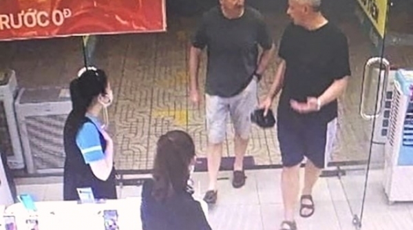 Đà Nẵng: Nhân viên siêu thị Điện máy Xanh nhiễm Covid-19 tiếp xúc 20 phút với 2 du khách Anh
