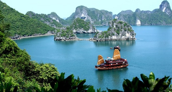 Chống dịch Covid-19, Quảng Ninh tạm dừng đón khách du lịch trong 14 ngày
