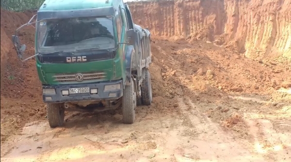 Vụ khai thác đất trái phép tại Vĩnh Lộc: Xử phạt 45 triệu và tiếp tục hoàn thiện hồ sơ xử lý trách nhiệm các bên liên quan