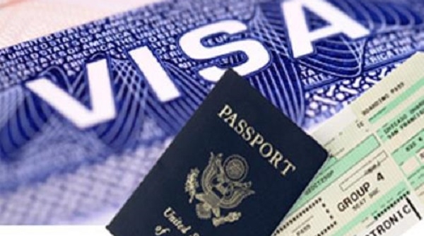 Dịch Covid-19: Việt Nam tạm dừng việc cấp thị thực tại cửa khẩu từ ngày mai