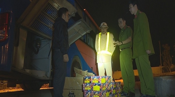 Đắk Lắk: Bắt giữ hai xe khách chở thêm 140 kg pháo