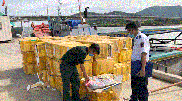Kiên Giang: Cảnh sát biển bắt giữ 7 tấn thuỷ sản có dấu hiệu vi phạm