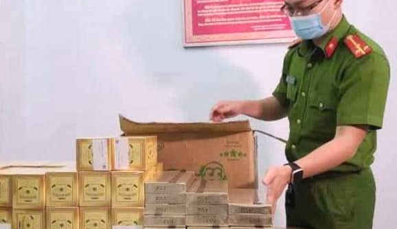 Đà Nẵng: Bắt xe khách vận chuyển gần 1.000 bao thuốc lá ngoại nhập lậu