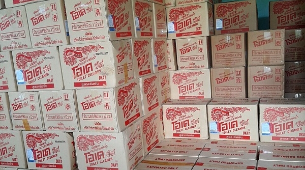 Phú Yên: Tạm giữ 3.360 chai nước tẩy Toilet nhãn hiệu Okay không có hóa đơn chứng từ