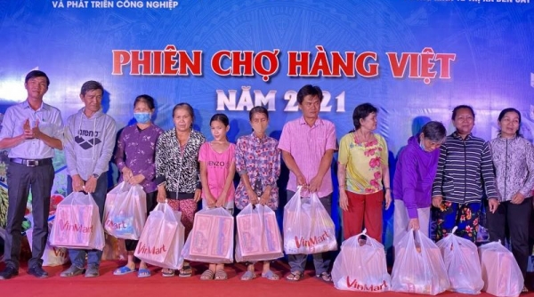 Bình Dương: Rộn ràng phiên chợ hàng Việt đầu năm
