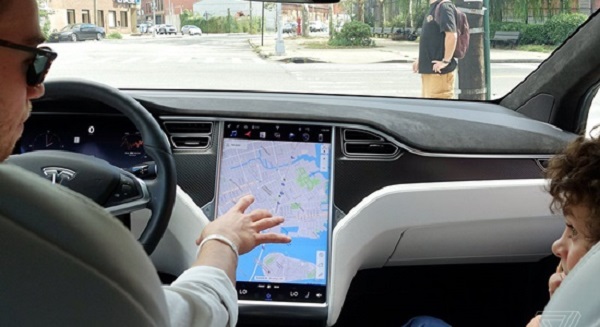 Tesla bị yêu cầu thu hồi 158.000 xe do lỗi bảng điều khiển màn hình