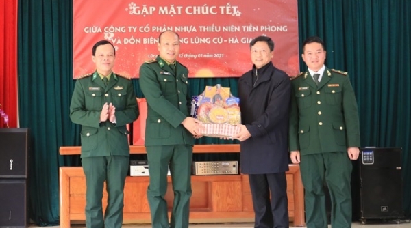 Công ty CP Nhựa Thiếu niên Tiền Phong gặp mặt chúc Tết Đồn biên phòng Lũng Cú – Hà Giang