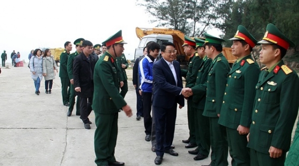 Trưởng Ban KKT Nghi Sơn và các Khu công nghiệp tỉnh Thanh Hóa thăm, chúc tết cán bộ, chiến sỹ Đảo Mê