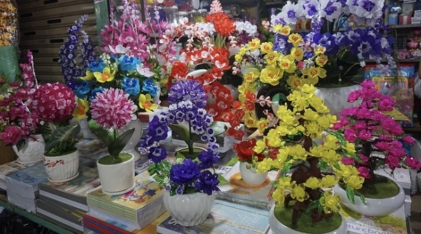 Thị trường hoa giả phục vụ Tết Nguyên đán 2021 tại Đà Nẵng khá ảm đạm