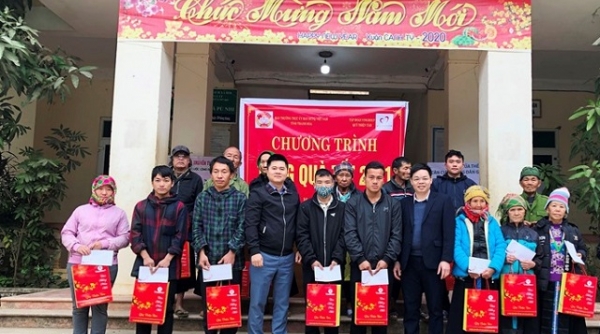 Tập đoàn Vingroup tặng 200 suất quà Tết cho hộ nghèo miền núi Thanh Hóa