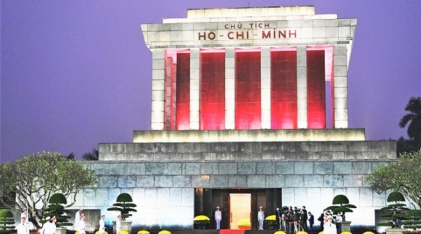 Các đại biểu Đại hội Đảng toàn quốc lần thứ XIII vào Lăng viếng Chủ tịch Hồ Chí Minh