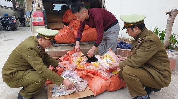 Lạng Sơn: Thu giữ gần 500 kg xúc xích và chả cá nhập lậu