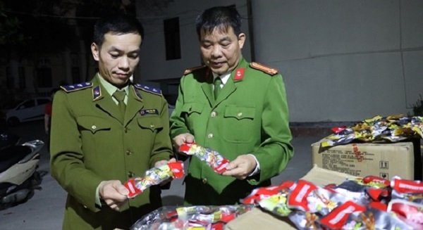 Lạng Sơn: Phát hiện hơn 16 nghìn túi chân gà tẩm ướp gia vị nhập lậu