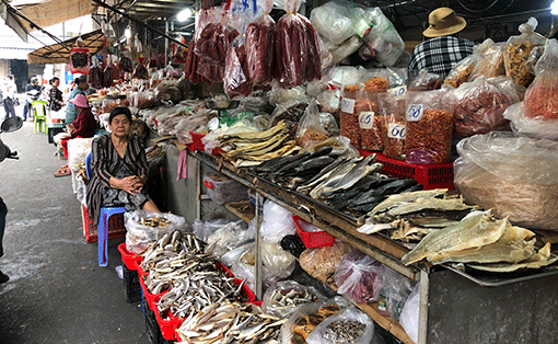 Bình Dương: Tăng cường kiểm soát an toàn vệ sinh thực phẩm tại chợ truyền thống dịp Tết Nguyên đán